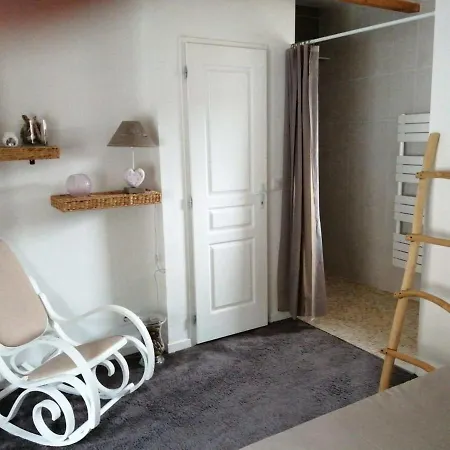 Gîte Champeix, 2 pièces, 2 personnes - FR-1-630-92 Hébergement de vacances Champeix