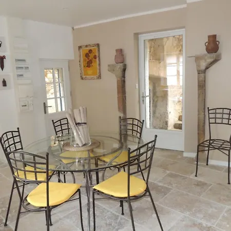 Hébergement de vacances Gîte Champeix, 2 pièces, 2 personnes - FR-1-630-92 *