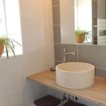 Gîte Champeix, 2 pièces, 2 personnes - FR-1-630-92 * Champeix