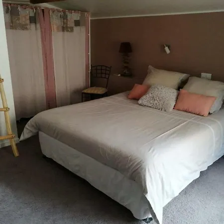 Hébergement de vacances Gîte Champeix, 2 pièces, 2 personnes - FR-1-630-92 Champeix