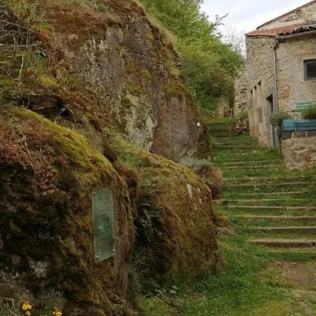 Gîte Champeix, 2 pièces, 2 personnes - FR-1-630-92 Hébergement de vacances Champeix